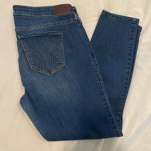 Hollister Low-Rise Crop Super Skinny stretch jeans. Size 13 regular